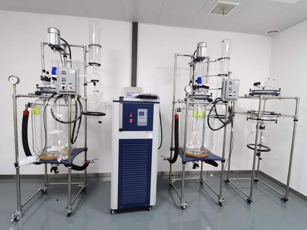 高低溫一體機如何配套玻璃反應(yīng)釜控溫