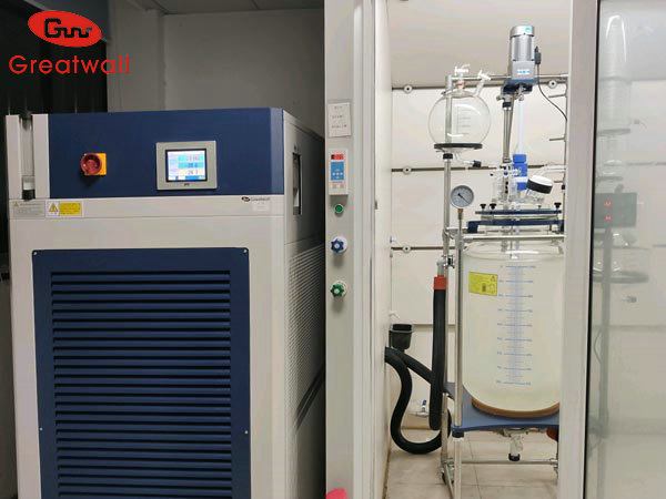 實(shí)驗(yàn)室風(fēng)冷防爆高低溫一體機(jī)