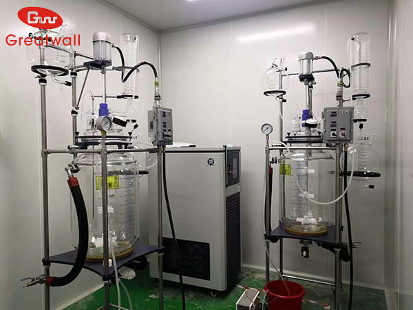 玻璃反應(yīng)釜配套高低溫一體機(jī)控溫設(shè)備